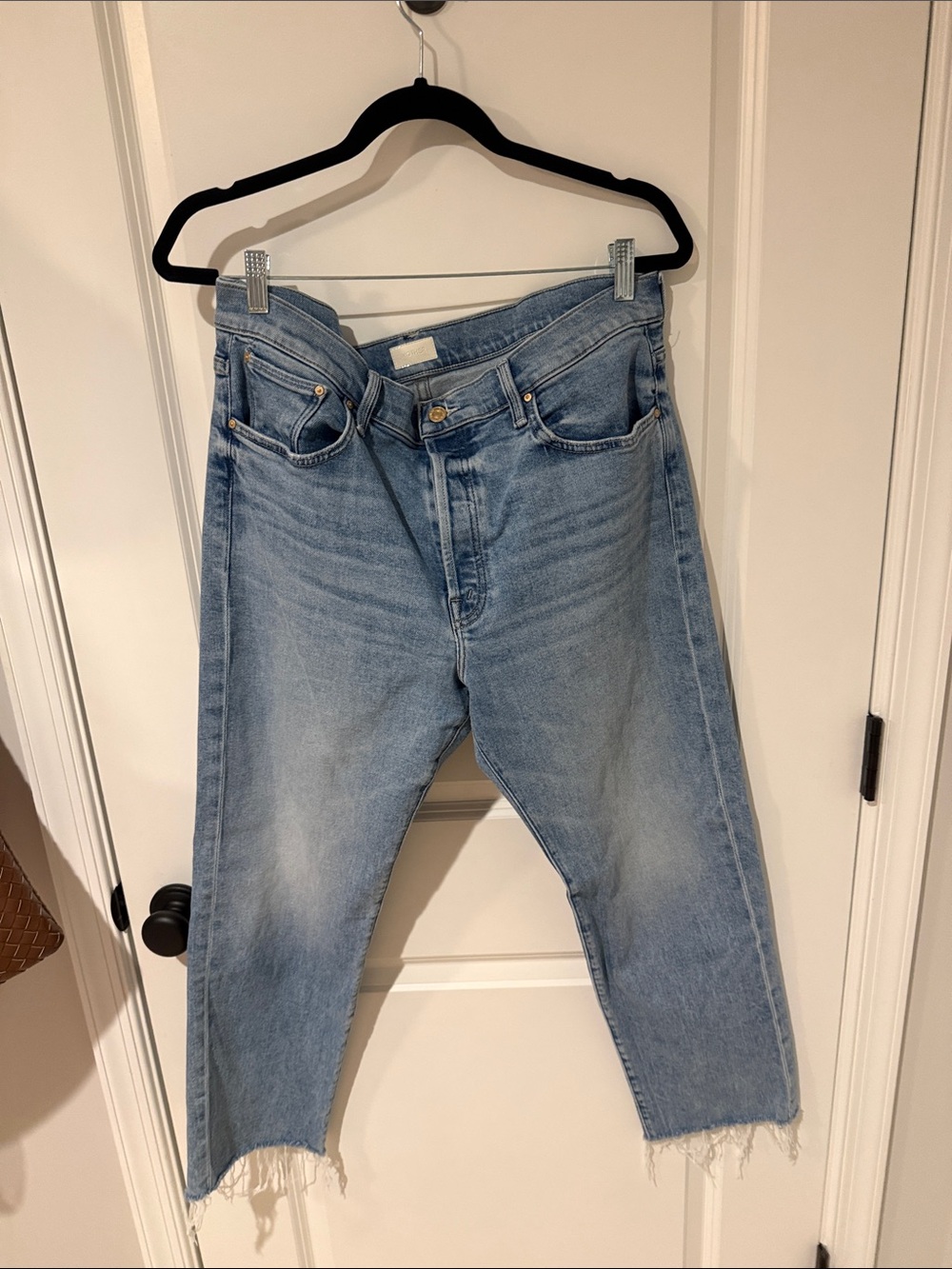 Mother Denim the Scrapper Cuff ankle fray. Size 34. Color Sneak Peak